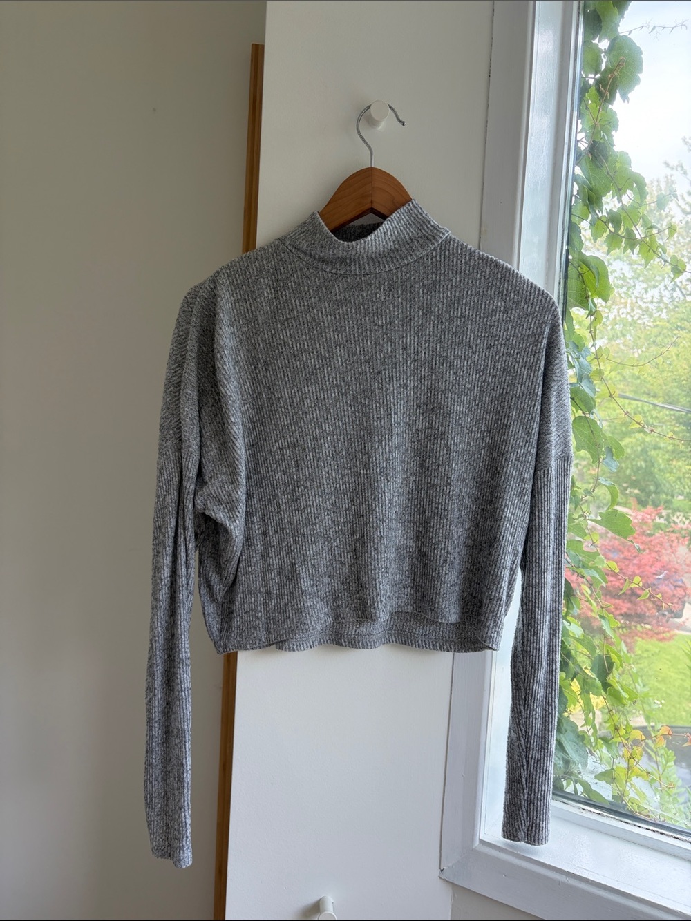 Topshop Gray Ribbed Cropped Mock Neck Sweater